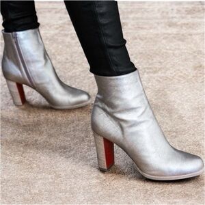 Christian Louboutin Adox Metallic boots
RETAIL 1,595